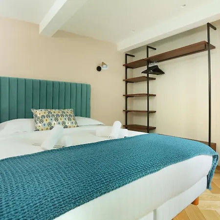 Center Of By Prestige Paris